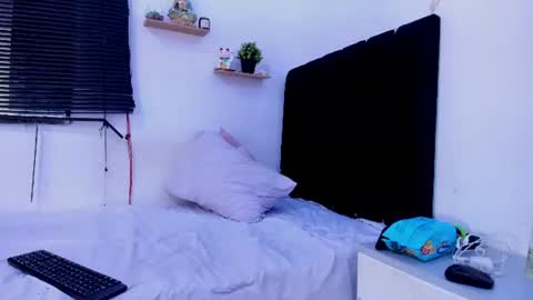 Snapshot of angel_boy0 chatting on July 19, 9:29 pm angel_boy0 online show from July 19, 9:29 pm