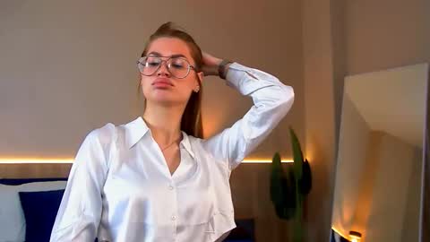 Snapshot of angel_effy chatting on February 9, 7:23 am Angel - your mood online show from February 9, 7:23 am