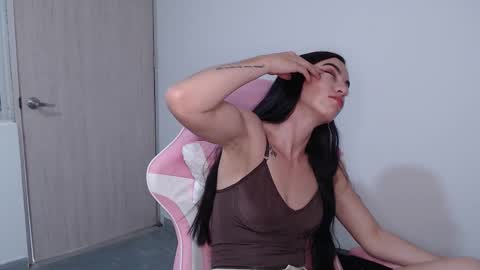 Snapshot of angel_girl10 chatting on February 12, 8:37 pm Angel Girl online show from February 12, 8:37 pm