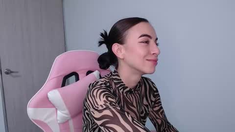 Snapshot of angel_girl10 chatting on February 20, 9:04 pm Angel Girl online show from February 20, 9:04 pm