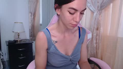 Snapshot of angel_girl10 chatting on May 13, 4:37 pm Angel Girl online show from May 13, 4:37 pm