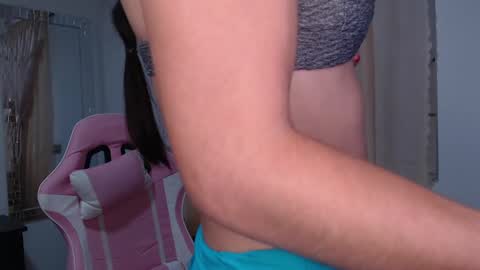 Snapshot of angel_girl10 chatting on May 17, 8:38 pm Angel Girl online show from May 17, 8:38 pm