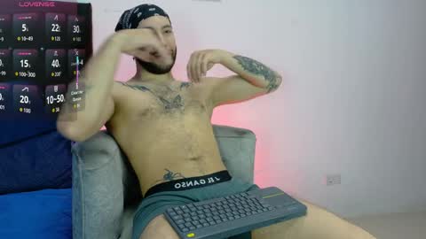 Snapshot of angel_kyrozz chatting on March 25, 7:09 pm angel_kyrozz online show from March 25, 7:09 pm
