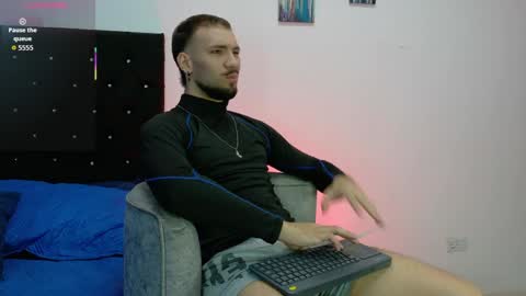 Snapshot of angel_kyrozz chatting on April 3, 7:12 pm angel_kyrozz online show from April 3, 7:12 pm