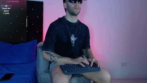 Snapshot of angel_kyrozz chatting on April 20, 7:04 pm angel_kyrozz online show from April 20, 7:04 pm