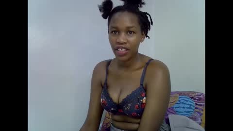 Snapshot of angel_mia5 chatting on November 25, 6:35 am angel_mia5 online show from November 25, 6:35 am