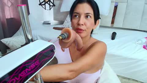 Nicolle  online show from October 18, 2:18 pm