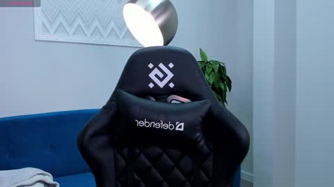 Snapshot of angel_sapphire_ chatting on December 3, 3:55 pm Angel My schedule GTM2 Mon Tue Wen Thu Fri 0900am-0400pm online show from December 3, 3:55 pm