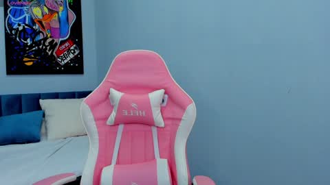 Snapshot of angel_sapphire_ chatting on December 8, 3:02 pm Angel My schedule GTM2 Mon Tue Wen Thu Fri 0900am-0400pm online show from December 8, 3:02 pm