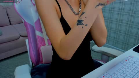 Snapshot of angel_sapphire_ chatting on December 11, 8:15 am Angel My schedule GTM2 Mon Tue Wen Thu Fri 0900am-0400pm online show from December 11, 8:15 am