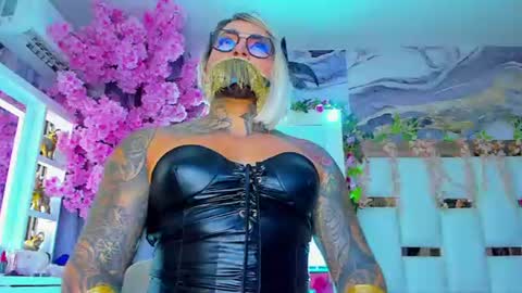 Snapshot of angel_vegaxxx chatting on July 4, 6:52 am Angel Vega online show from July 4, 6:52 am
