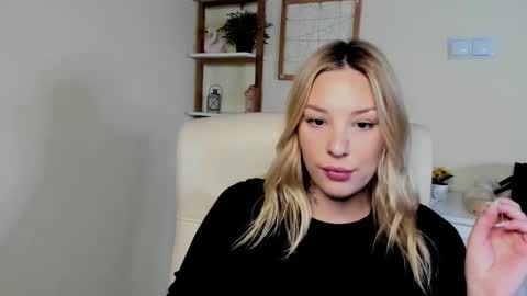 Angela online show from March 4, 1:28 pm