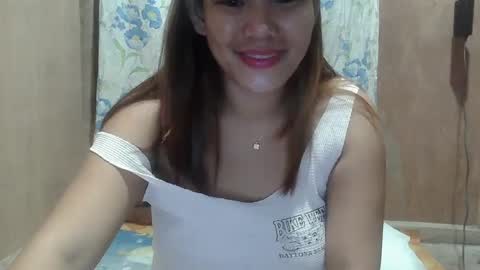 Snapshot of angela413796 chatting on December 12, 7:15 pm angela413796 online show from December 12, 7:15 pm