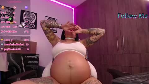 Snapshot of angela_lauren chatting on May 15, 10:50 pm Angela online show from May 15, 10:50 pm