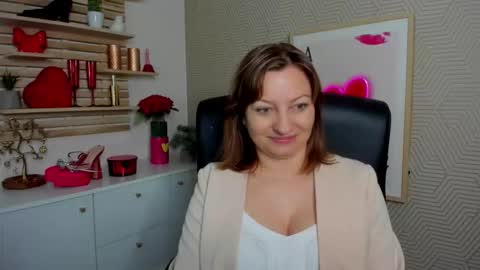 Snapshot of angela_samt chatting on April 3, 5:27 am Angela online show from April 3, 5:27 am