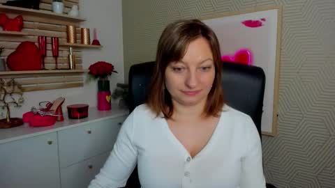 Snapshot of angela_samt chatting on April 8, 5:29 am Angela online show from April 8, 5:29 am