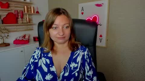 Snapshot of angela_samt chatting on June 22, 5:48 am Angela online show from June 22, 5:48 am
