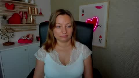 Snapshot of angela_samt chatting on June 24, 5:28 am Angela online show from June 24, 5:28 am