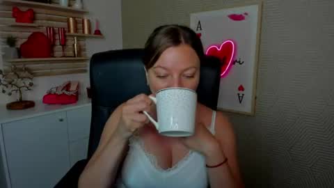 Snapshot of angela_samt chatting on June 26, 5:45 am Angela online show from June 26, 5:45 am