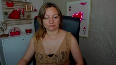 Snapshot of angela_samt chatting on June 29, 5:25 am Angela online show from June 29, 5:25 am