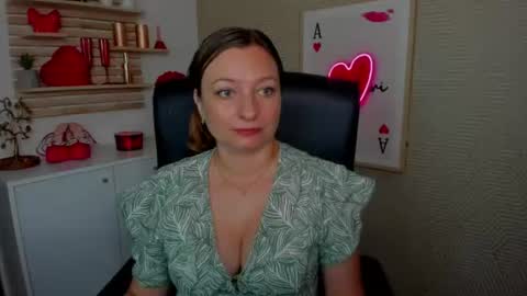 Snapshot of angela_samt chatting on June 30, 5:41 am Angela online show from June 30, 5:41 am