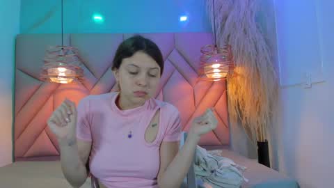 Snapshot of angelaa_cute chatting on December 26, 12:16 pm ANGELA online show from December 26, 12:16 pm