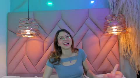 Snapshot of angelaa_cute chatting on December 27, 2:54 pm ANGELA online show from December 27, 2:54 pm