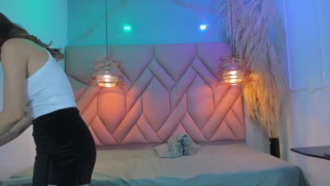 Snapshot of angelaa_cute chatting on December 27, 5:59 pm ANGELA online show from December 27, 5:59 pm