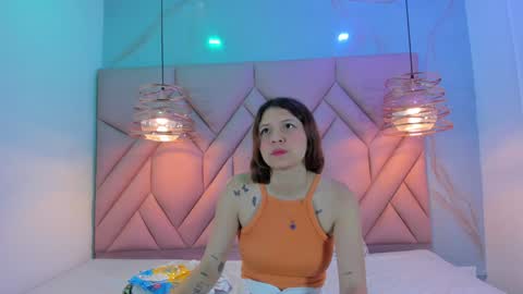 Snapshot of angelaa_cute chatting on January 17, 12:42 pm ANGELA online show from January 17, 12:42 pm