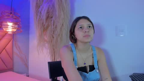 Snapshot of angelaa_cute chatting on January 28, 12:00 pm ANGELA online show from January 28, 12:00 pm