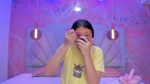 Snapshot of angelaa_cute chatting on January 30, 12:27 pm ANGELA online show from January 30, 12:27 pm