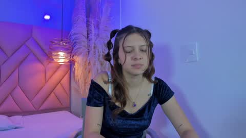 Snapshot of angelaa_cute chatting on February 3, 12:25 pm ANGELA online show from February 3, 12:25 pm