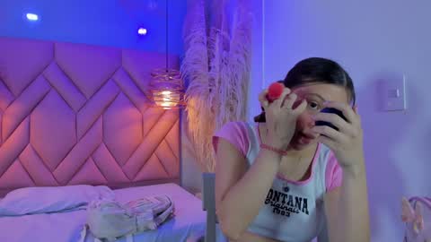 Snapshot of angelaa_cute chatting on February 4, 12:00 pm ANGELA online show from February 4, 12:00 pm