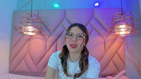 Snapshot of angelaa_cute chatting on February 7, 3:30 pm ANGELA online show from February 7, 3:30 pm
