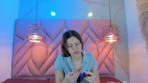 Snapshot of angelaa_cute chatting on February 9, 12:52 pm ANGELA online show from February 9, 12:52 pm
