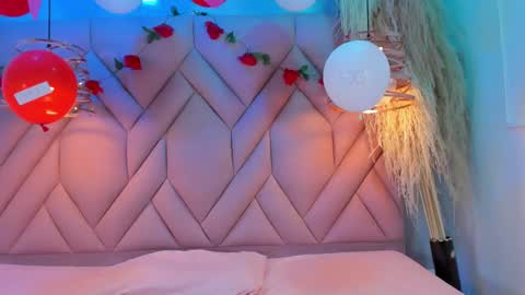 Snapshot of angelaa_cute chatting on February 17, 12:27 pm ANGELA online show from February 17, 12:27 pm