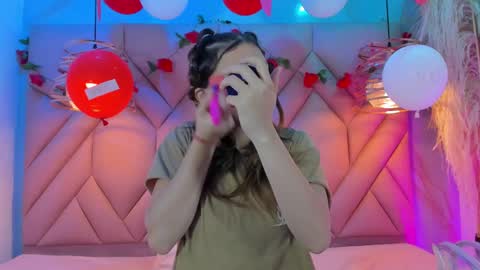 Snapshot of angelaa_cute chatting on February 18, 12:28 pm ANGELA online show from February 18, 12:28 pm