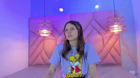 Snapshot of angelaa_cute chatting on March 9, 12:20 pm ANGELA online show from March 9, 12:20 pm