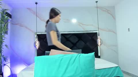 Snapshot of angelaa_cute chatting on September 12, 12:27 pm ANGELA online show from September 12, 12:27 pm