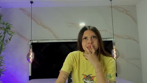 Snapshot of angelaa_cute chatting on September 15, 12:05 pm ANGELA online show from September 15, 12:05 pm