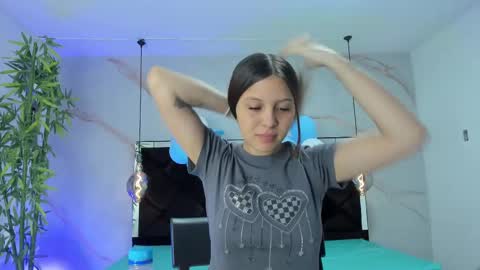 Snapshot of angelaa_cute chatting on September 29, 12:10 pm ANGELA online show from September 29, 12:10 pm