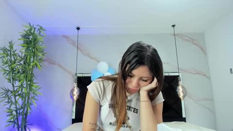 Snapshot of angelaa_cute chatting on October 3, 12:13 pm ANGELA online show from October 3, 12:13 pm