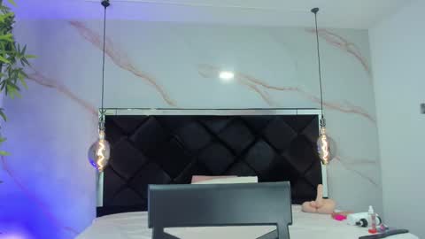 Snapshot of angelaa_cute chatting on October 8, 12:14 pm ANGELA online show from October 8, 12:14 pm