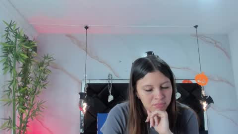 Snapshot of angelaa_cute chatting on October 28, 12:09 pm ANGELA online show from October 28, 12:09 pm