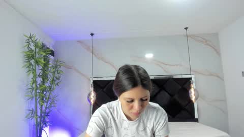 Snapshot of angelaa_cute chatting on November 6, 12:17 pm ANGELA online show from November 6, 12:17 pm
