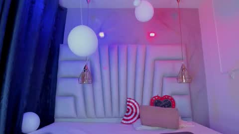 Snapshot of angelaa_cute chatting on February 14, 8:27 pm ANGELA online show from February 14, 8:27 pm