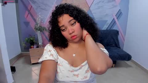Snapshot of angelacoffee chatting on December 21, 2:41 am Angela online show from December 21, 2:41 am