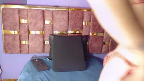 Snapshot of angelacute19 chatting on March 1, 3:43 am angelacute19 online show from March 1, 3:43 am