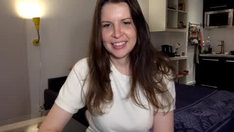 Snapshot of angeladarkk chatting on September 24, 3:59 pm Angela online show from September 24, 3:59 pm