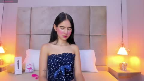 angelag_ online show from November 1, 8:00 pm